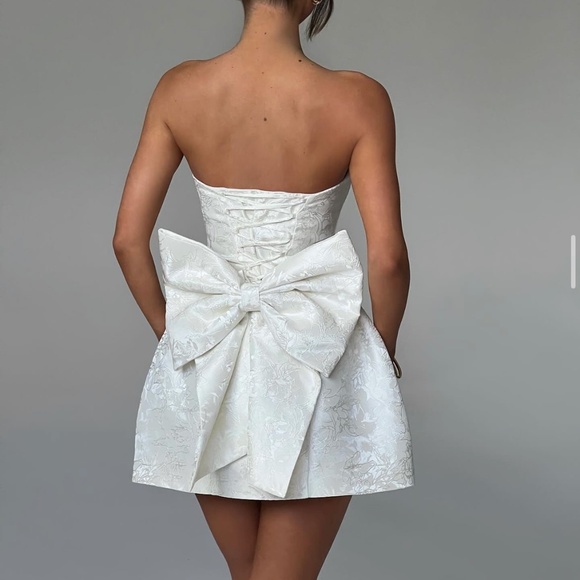 Elegant Strapless White Dress - Picture 2 of 5